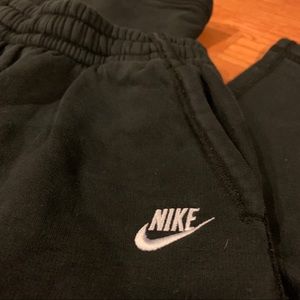 NIKE CLASSIC BLACK SPORTSWEAR KIDS SWEATPANTS
